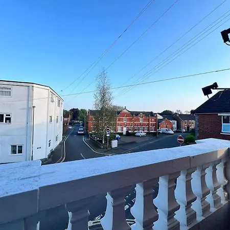 Bright, First Floor, One Bedroom Flat In Wimborne Wimborne Minster Exterior photo