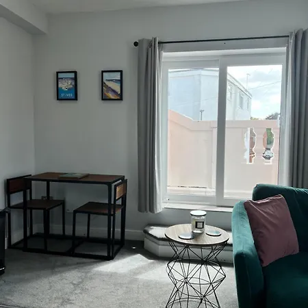 Bright, First Floor, One Bedroom Flat In Wimborne Wimborne Minster Exterior photo