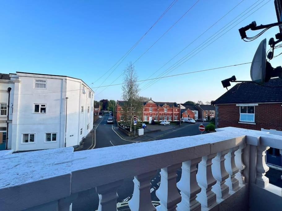 Bright, First Floor, One Bedroom Flat In Wimborne * Wimborne Minster