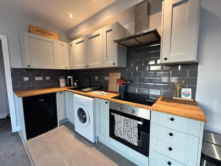 Bright, First Floor, One Bedroom Flat In Wimborne