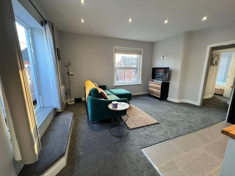 Bright, First Floor, One Bedroom Flat In Wimborne Wimborne Minster