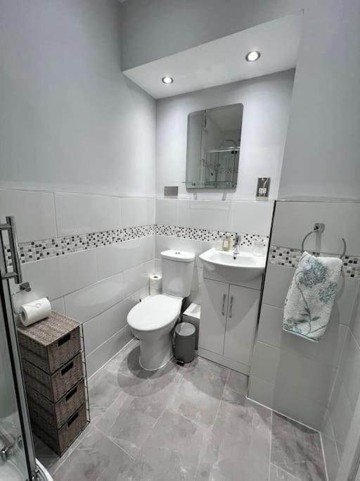 Bright, First Floor, One Bedroom Flat In Wimborne *