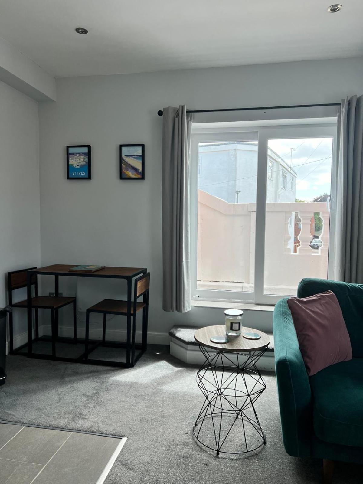 Bright, First Floor, One Bedroom Flat In Wimborne Apartment Wimborne Minster
